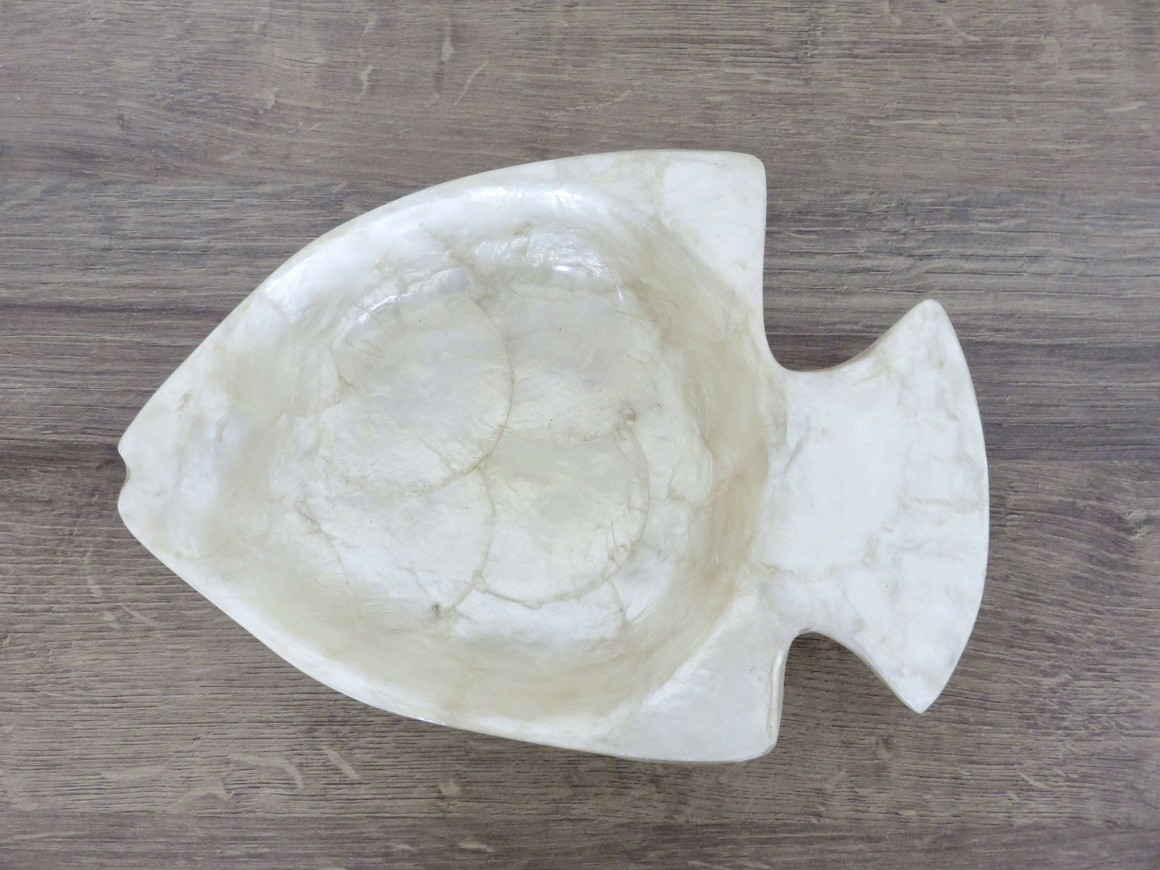 Empty fish pocket in white mother-of-pearl 1980