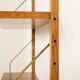 Étagère scandinave des années 60 en chêne doré.