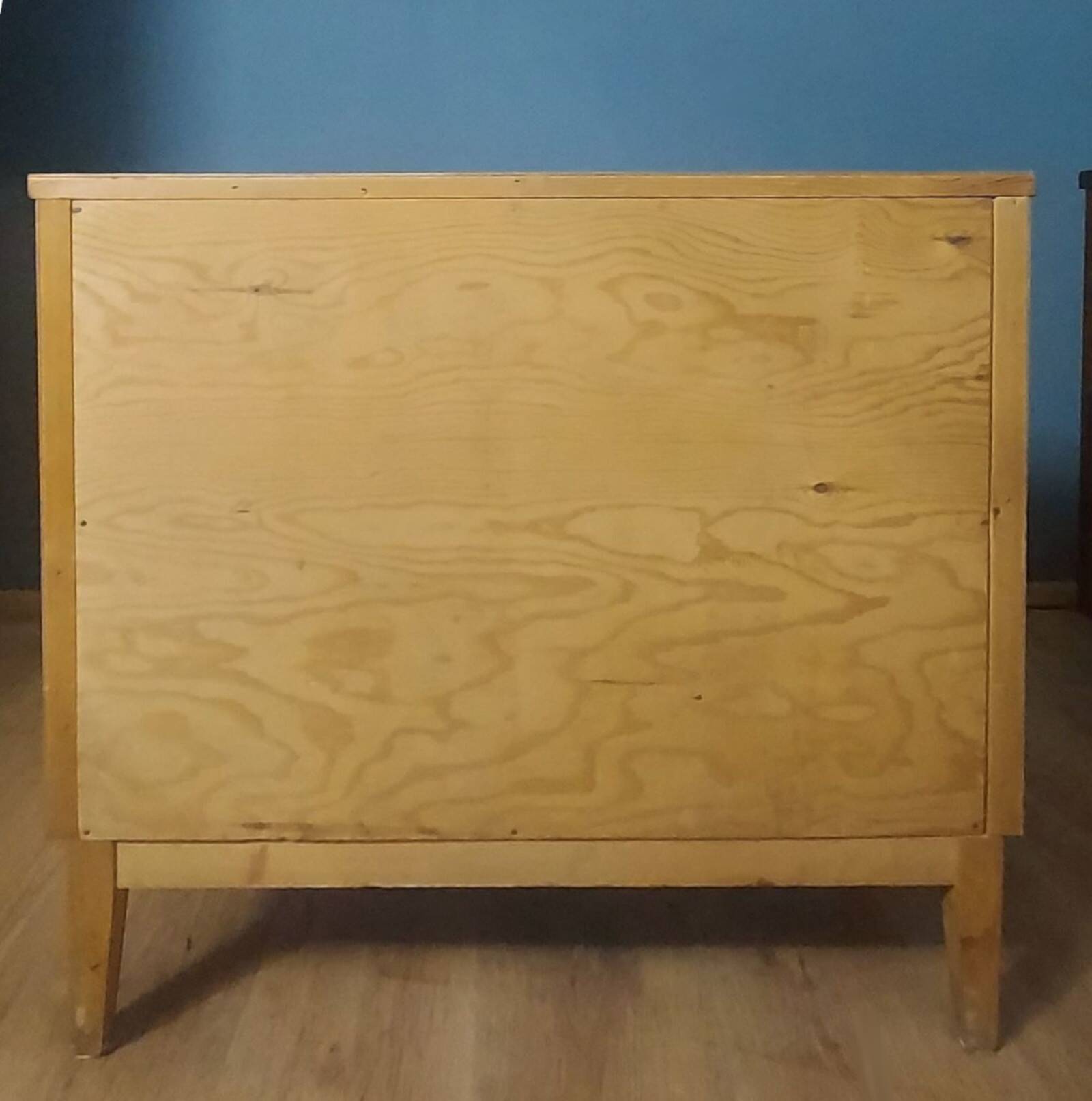Commode danoise à trois tiroirs en bouleau, années 1960.