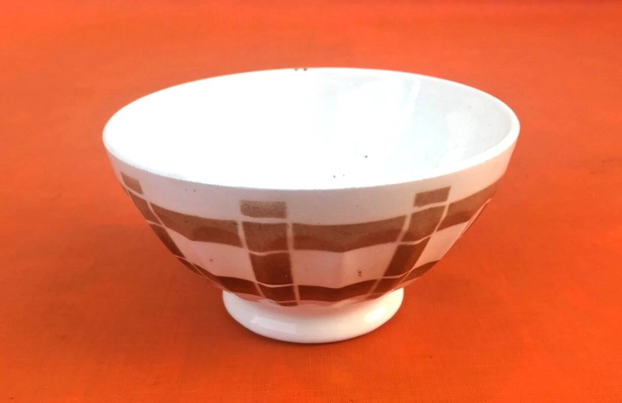 Antique ceramic bowl on a pedestal, faceted model