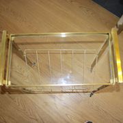 Table d'appoint vintage avec porte revue en laiton et verre