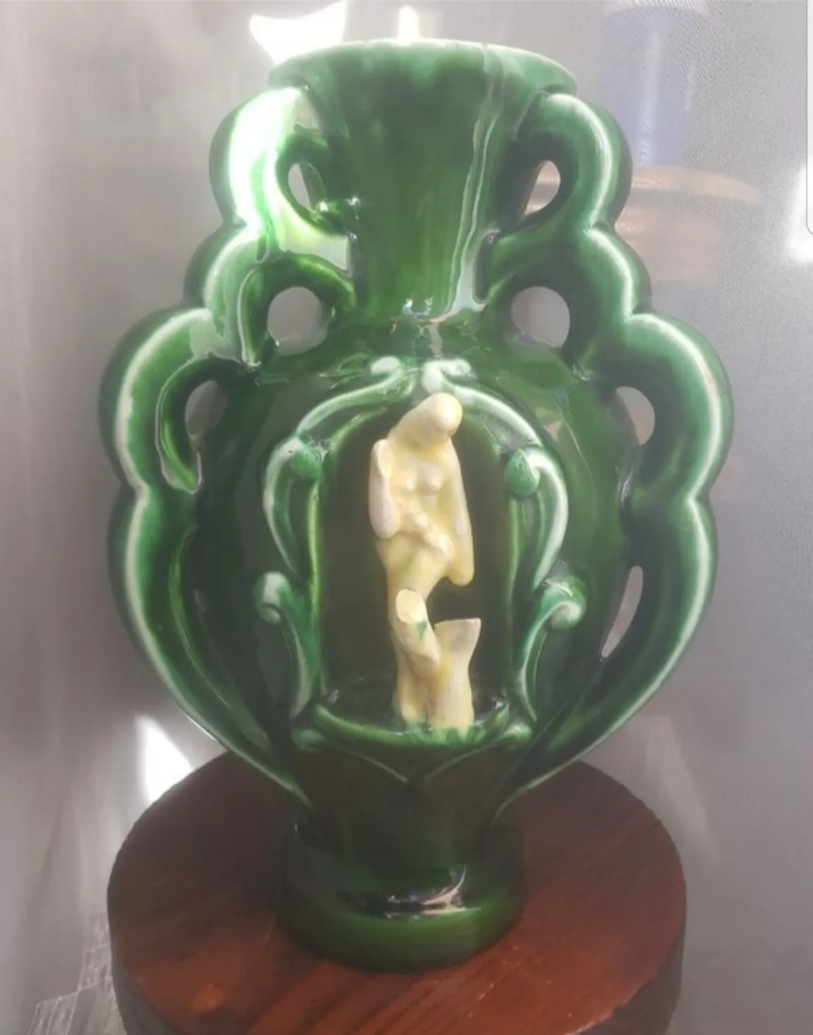 Earthenware vase with 3 caryatids