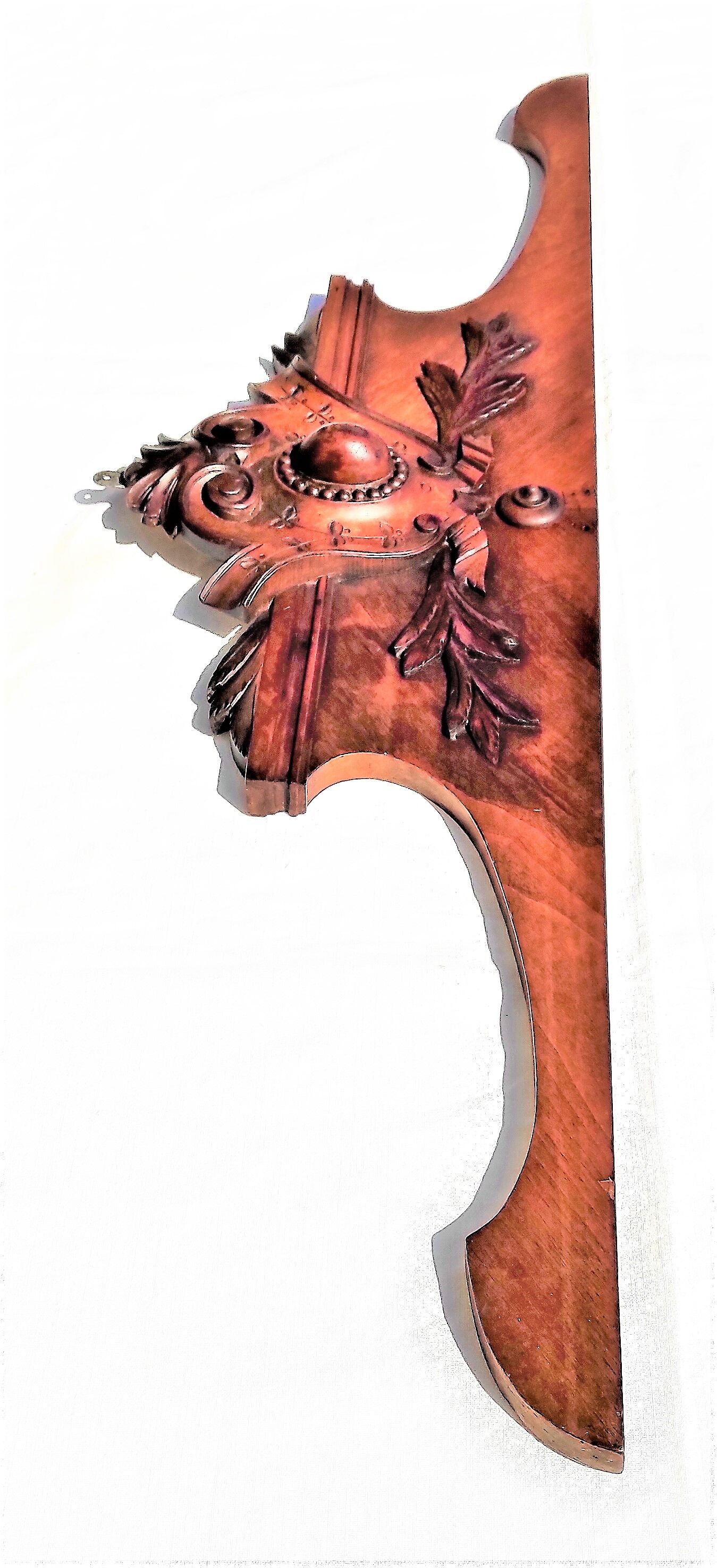 Fronton en bois sculpté pour dessus de porte ou autre