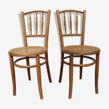 Lot of 2 chairs light wood bistro