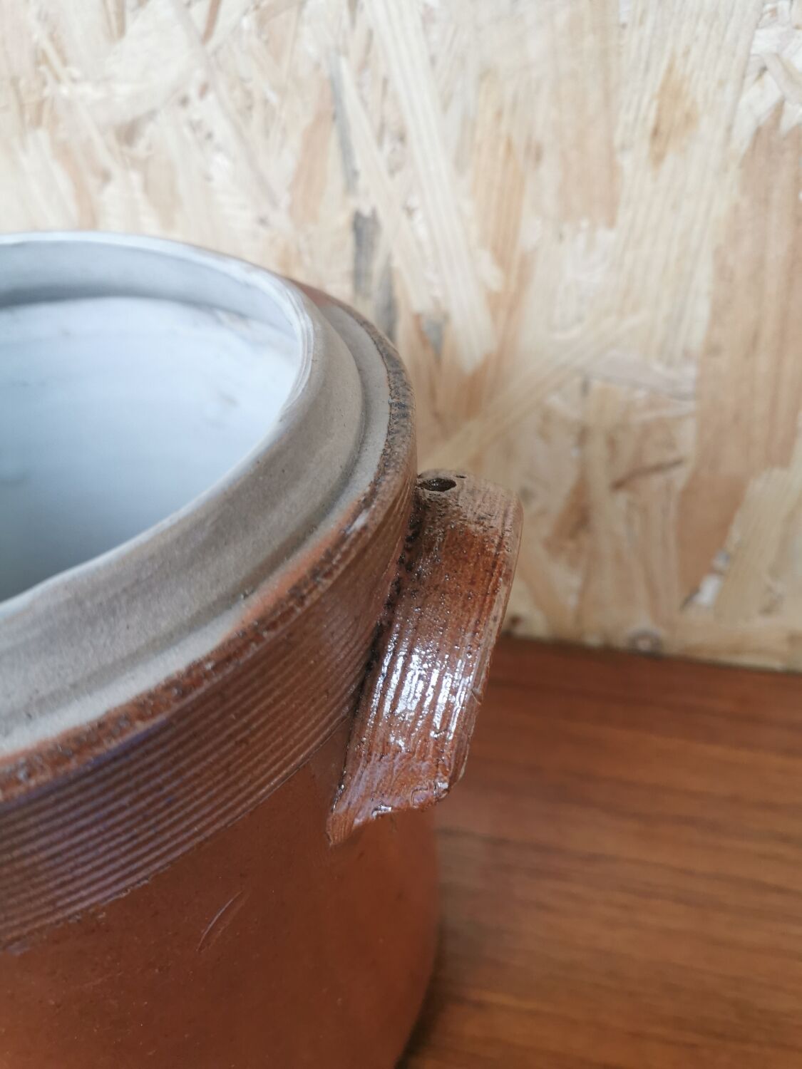 Glazed stoneware pot