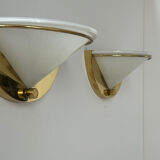 Paire d’appliques vintage, laiton et verre opalin, Italie 1970