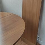 Extendable table and 4 leather chairs