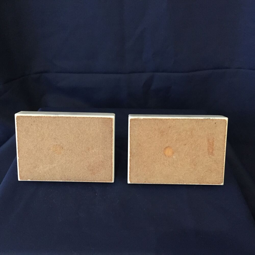 Paire de serre-livres art deco biches en regule socle marbre blanc veine de noir