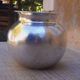 Vase boule style Art Déco en argent massif martelé