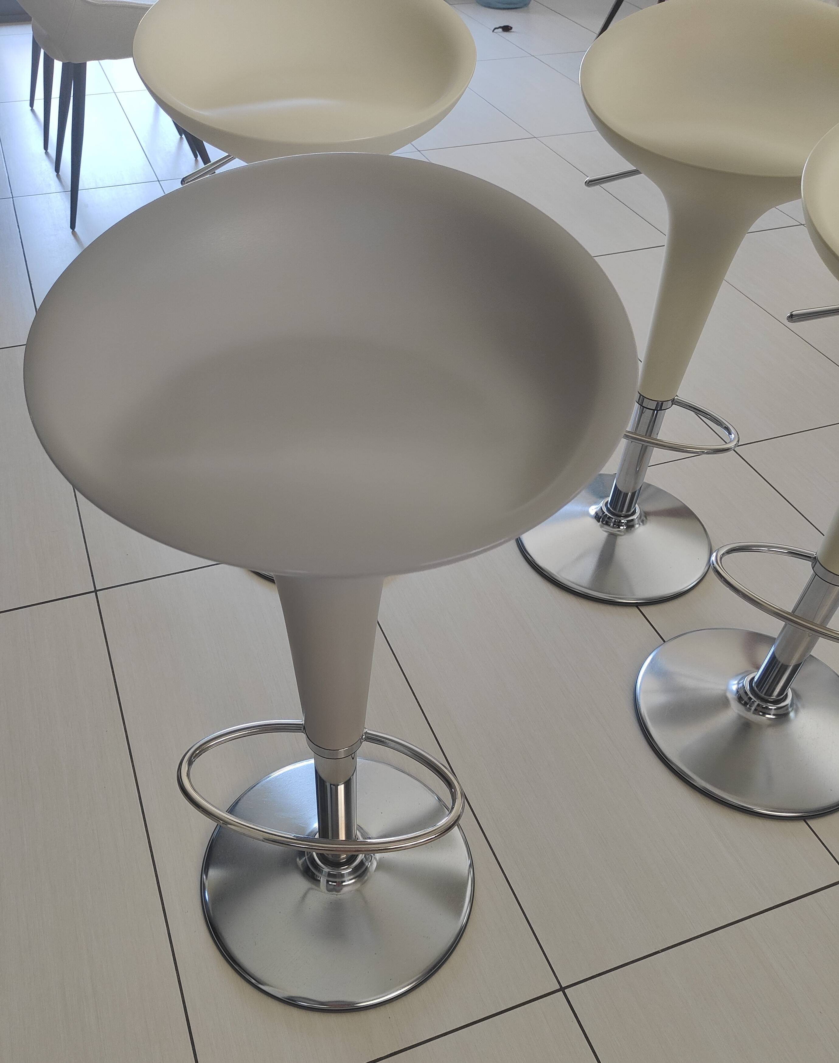 Set of 6 Magis Bombo stools by Stefano Giovannoni - Authentic - Very Good Condition