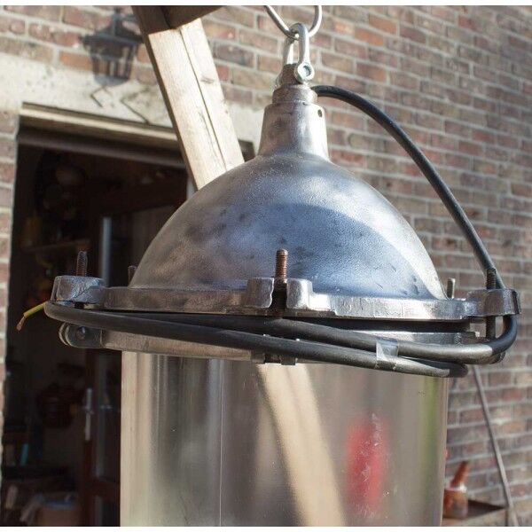 Industrial aluminum lamp with glass globe