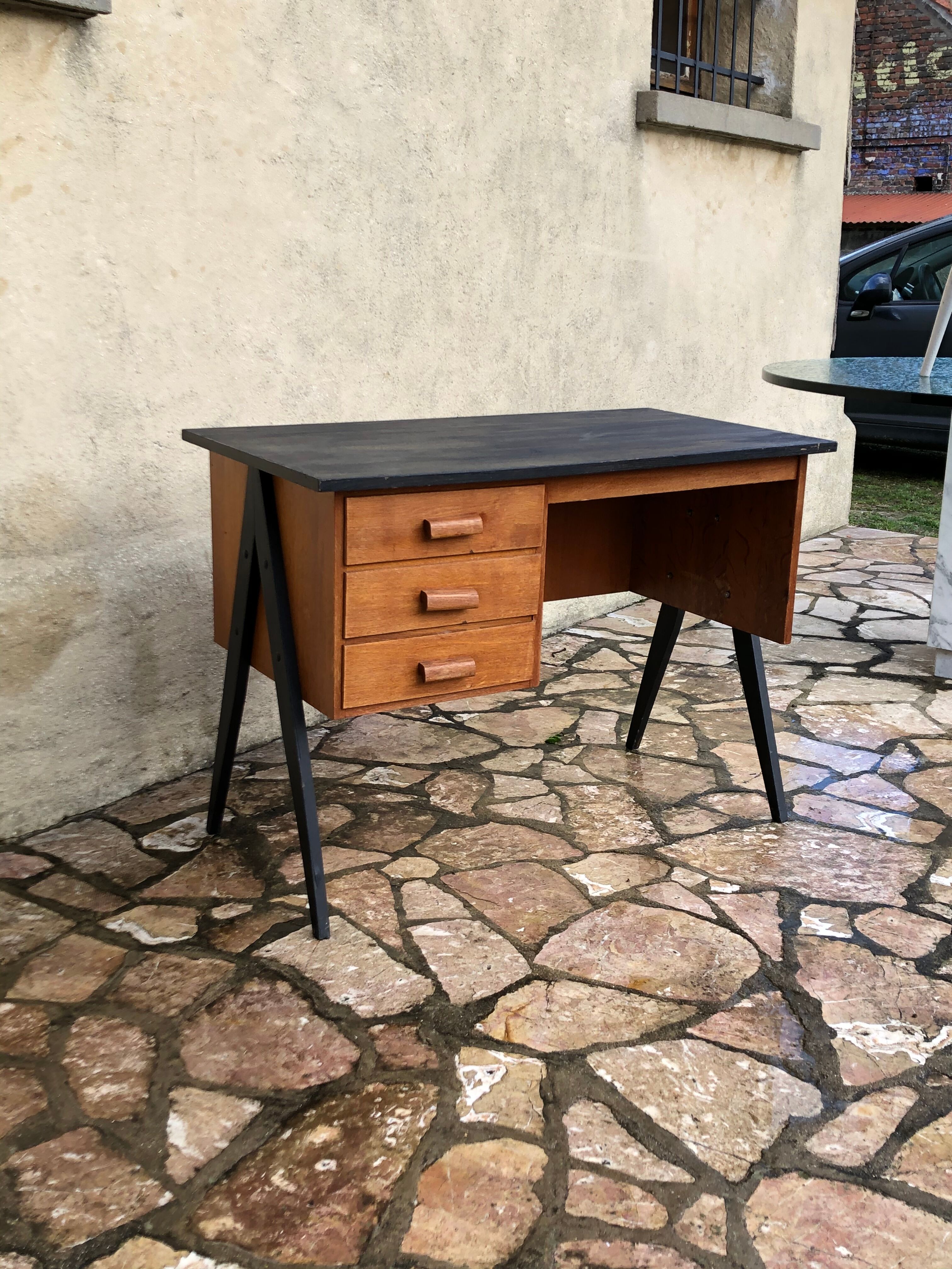 Office 1950 feet compass