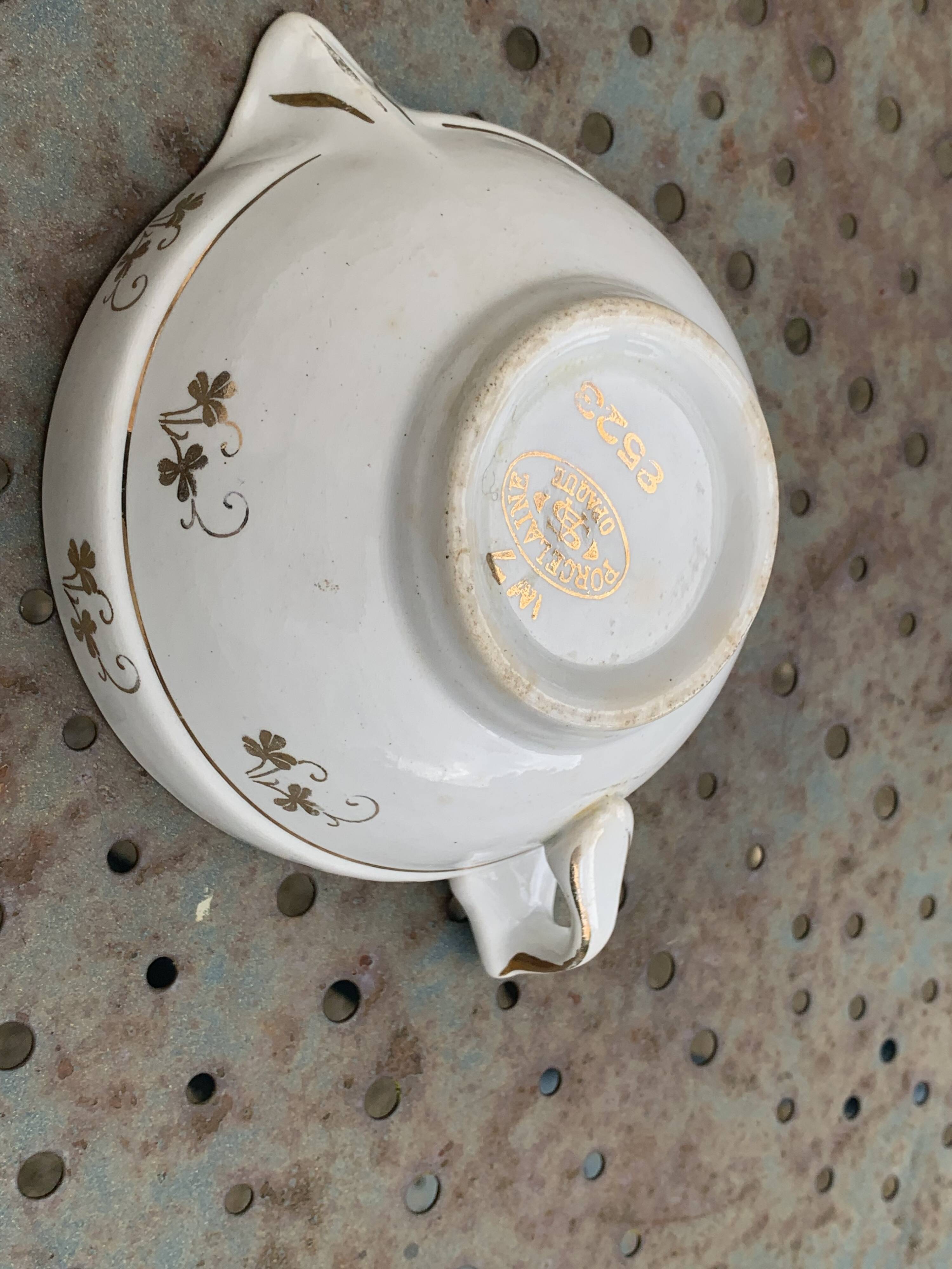 Coffee service, composed of 10 pieces, 3 cups and 3 saucers, a bowl, a saucer, vintage