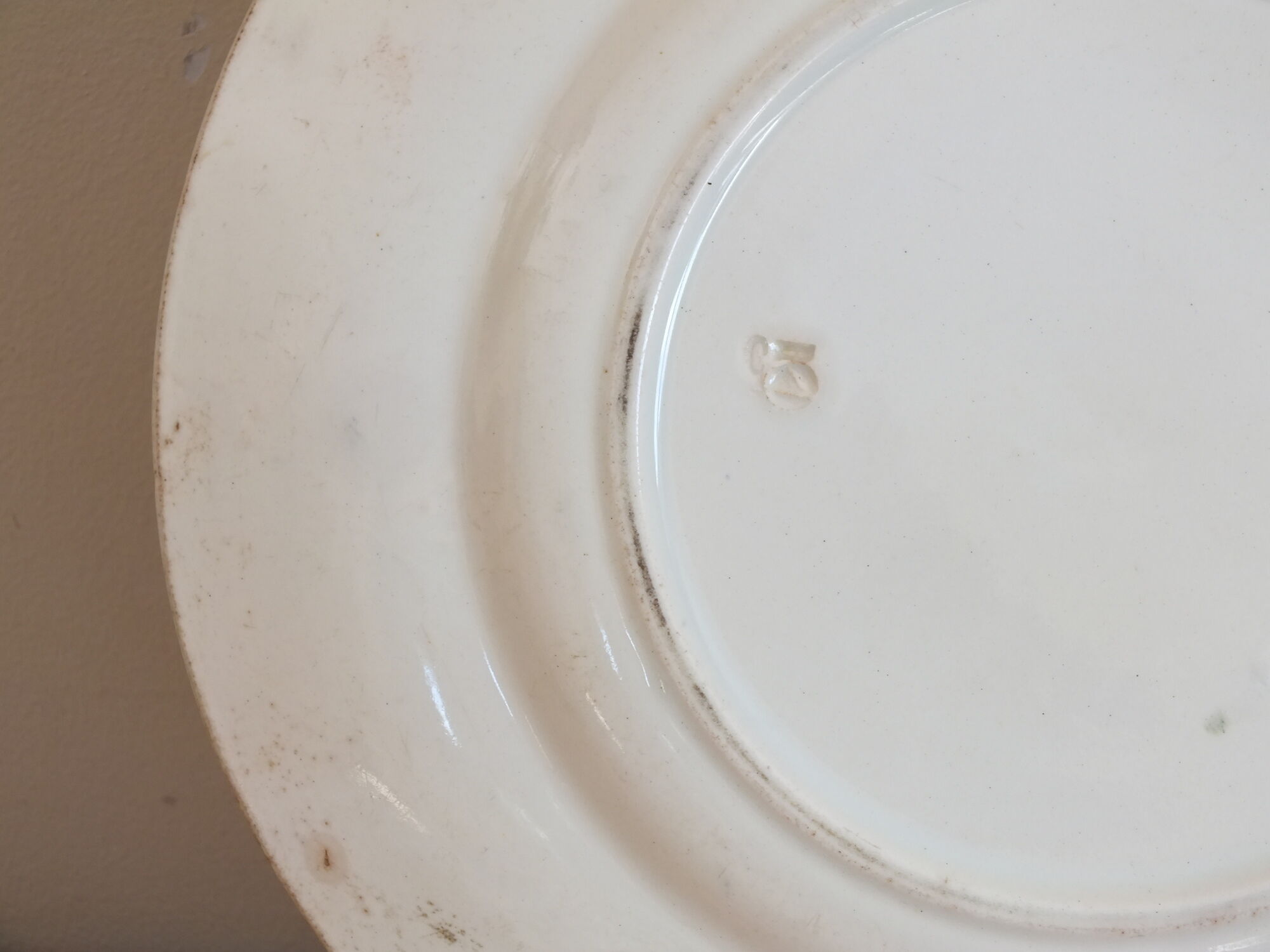 Old round dish in Terre de Fer Lunéville KG Marguerite