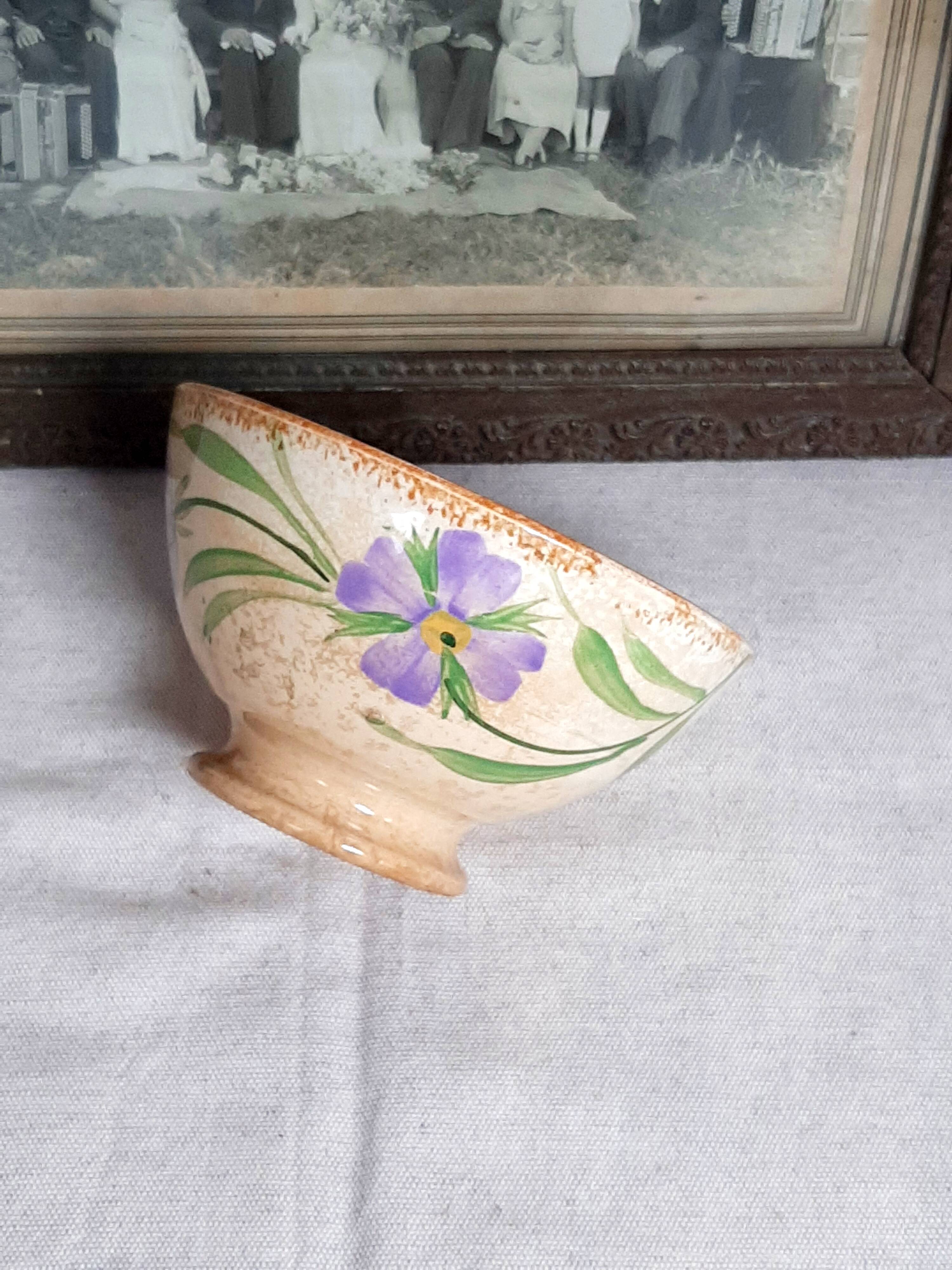 Old bowl in earthenware with floral decoration.