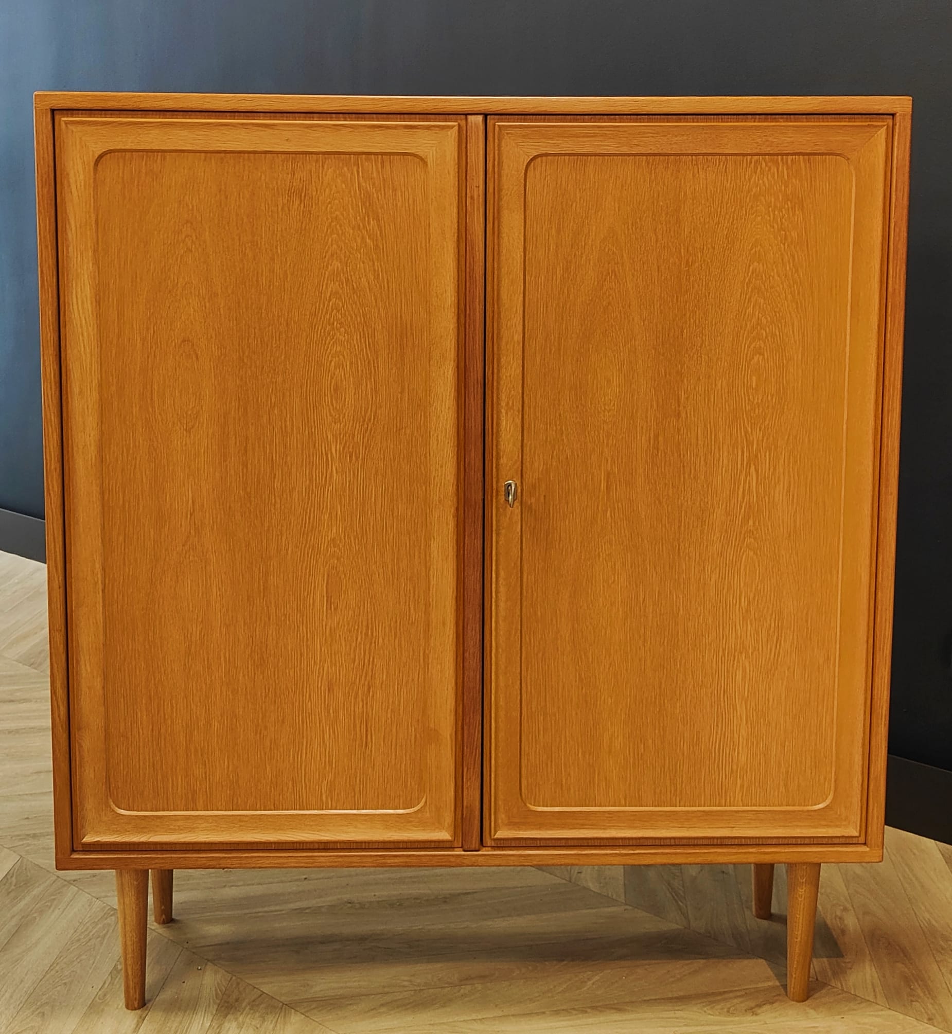 Mid century midboard vintage