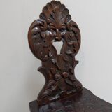 Chaise d'entrée sculptée ancienne
