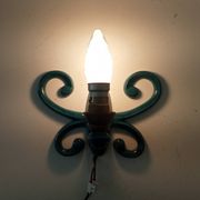 Antique wall light in enamelled cast iron.