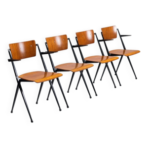 4 chaises de salle à