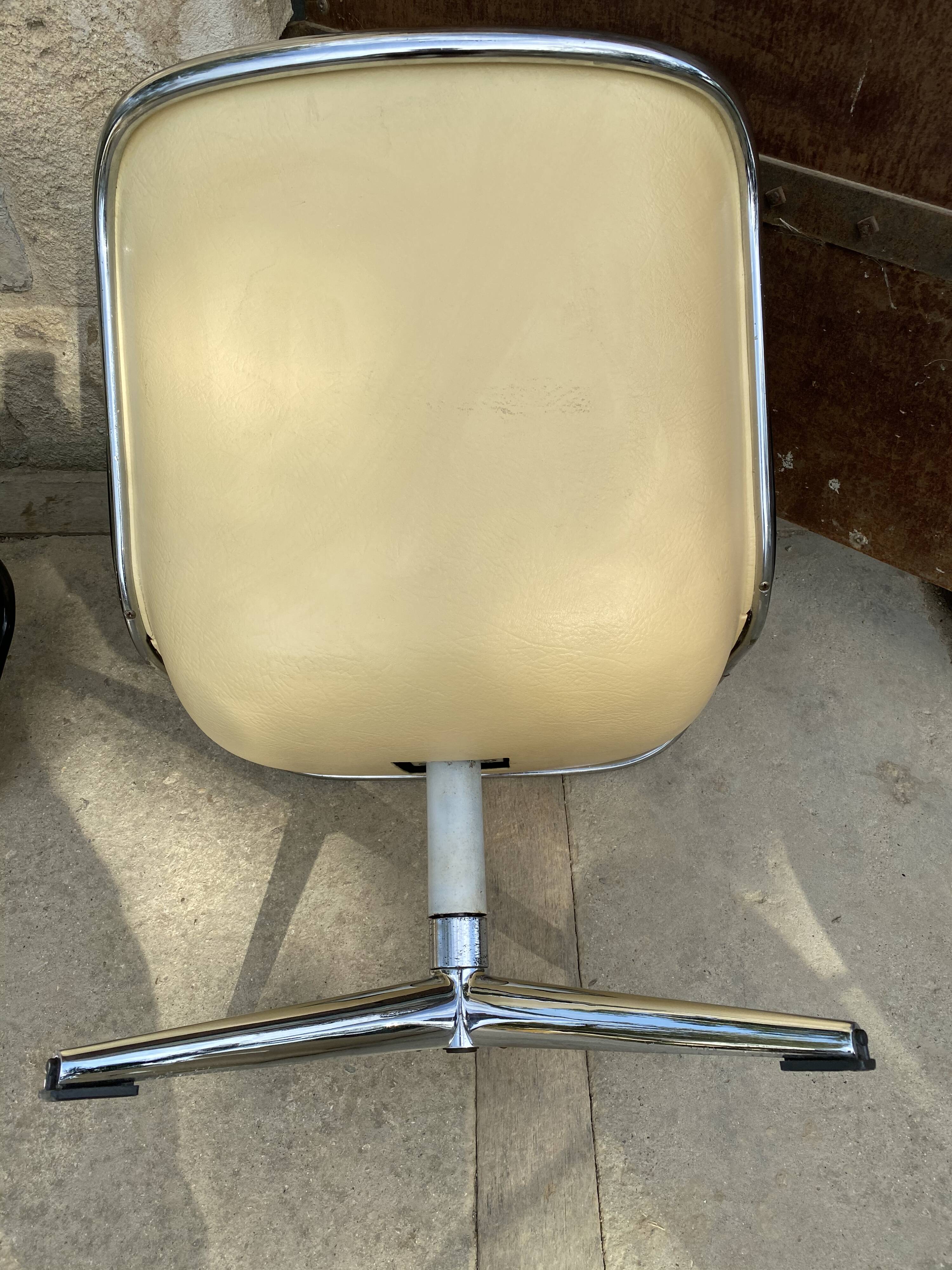 Paire de fauteuils Charles Pollock Knoll executive chair