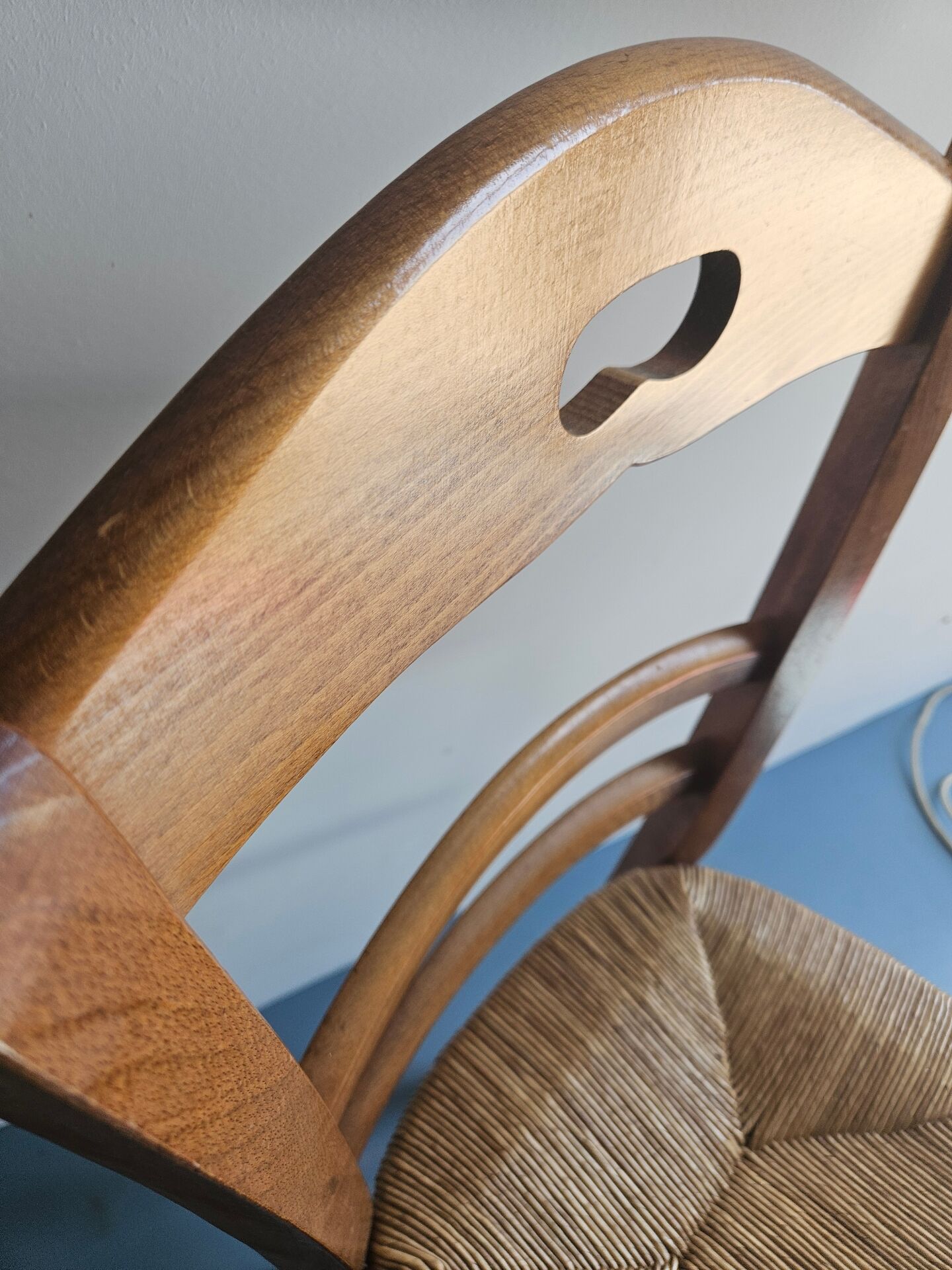 Chaises en bois robuste 