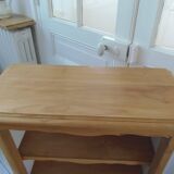 Petite bibliothèque de belle facture en bois brut finition cirée