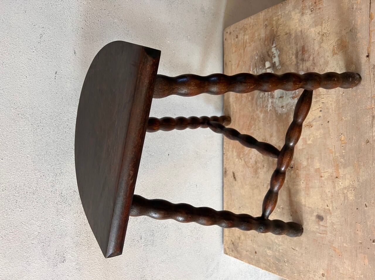 Tripod farm stool