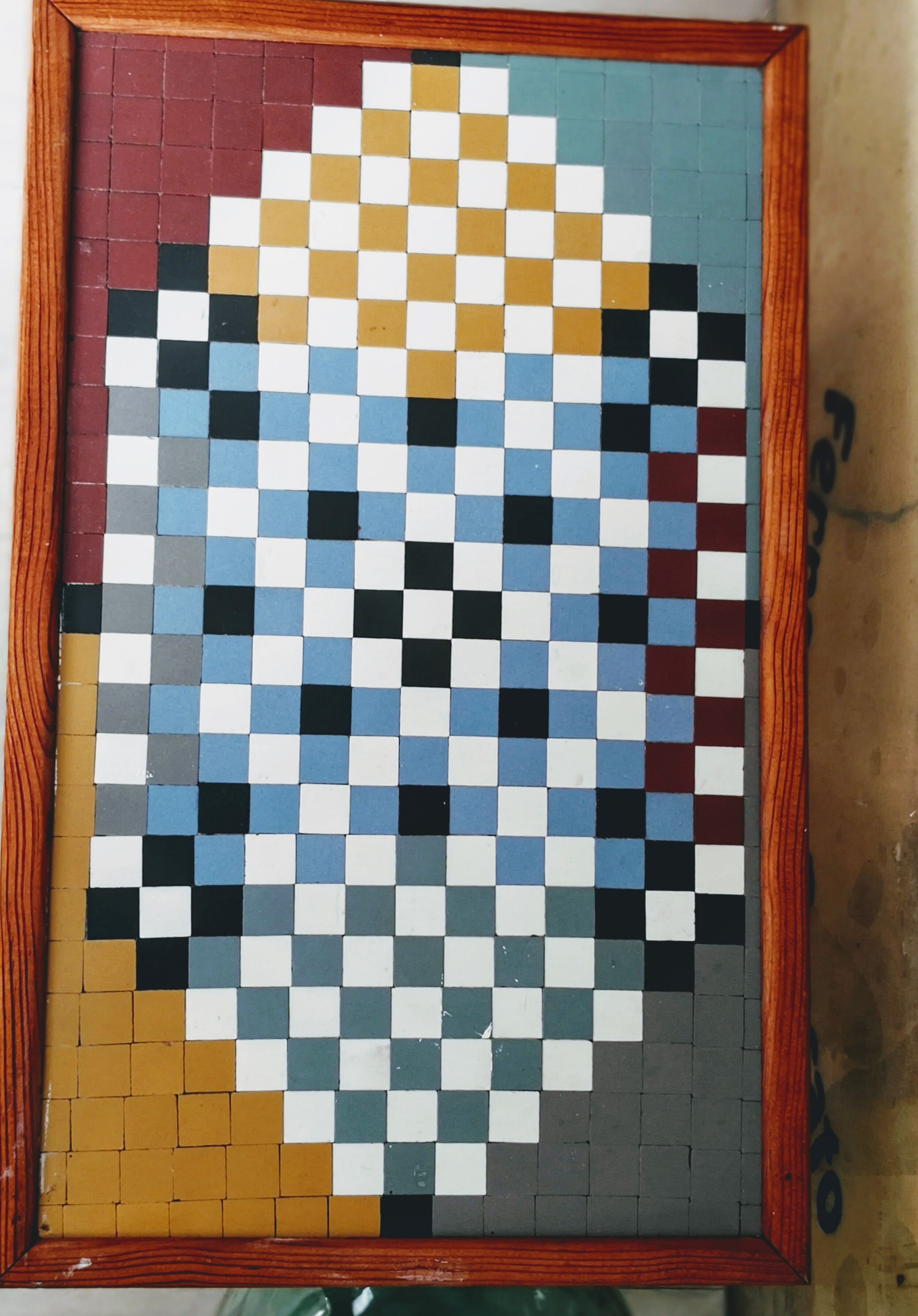 Small table checkered