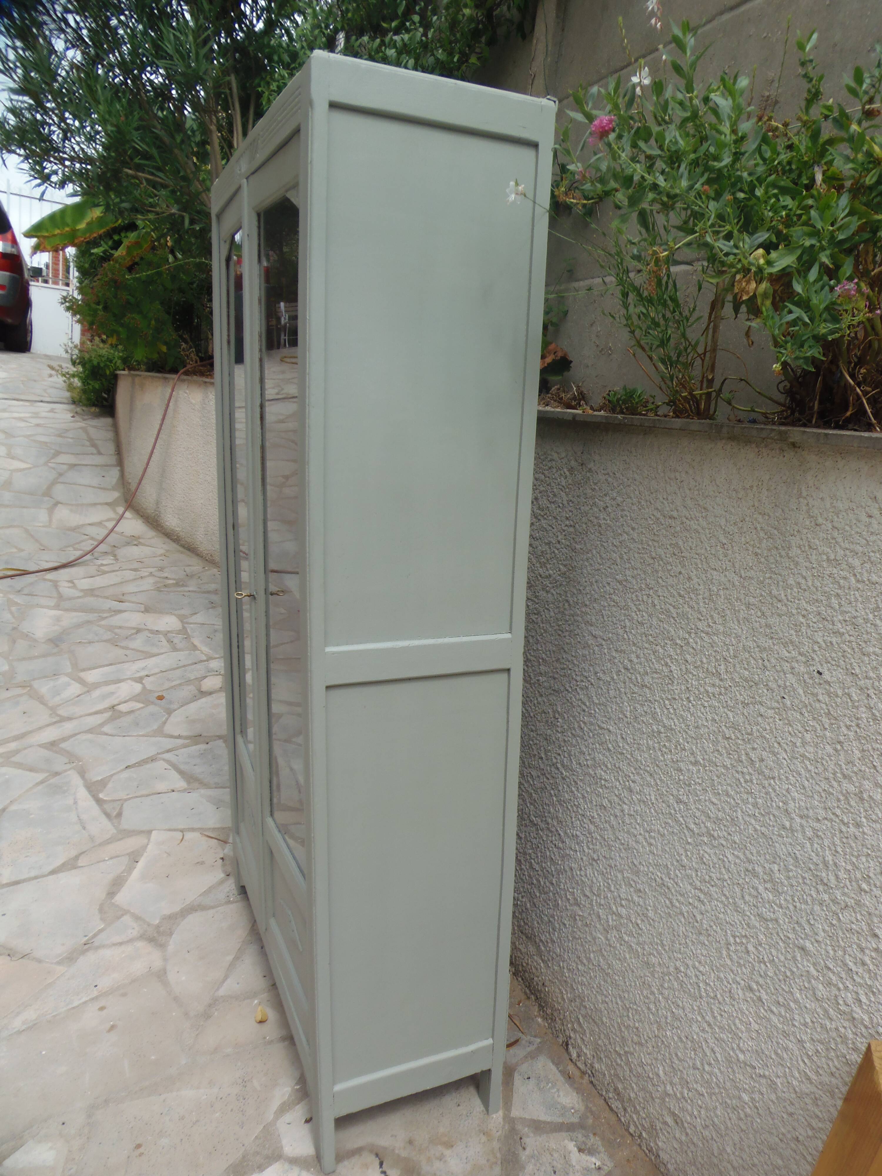 Renovated Art Deco display cabinet in grey-green.