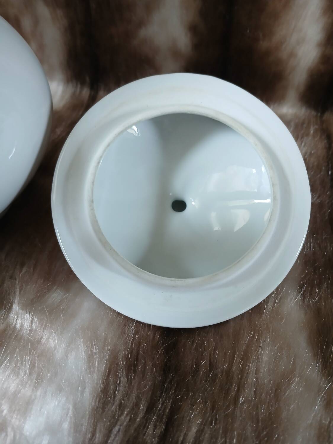 White ceramic coffee pot