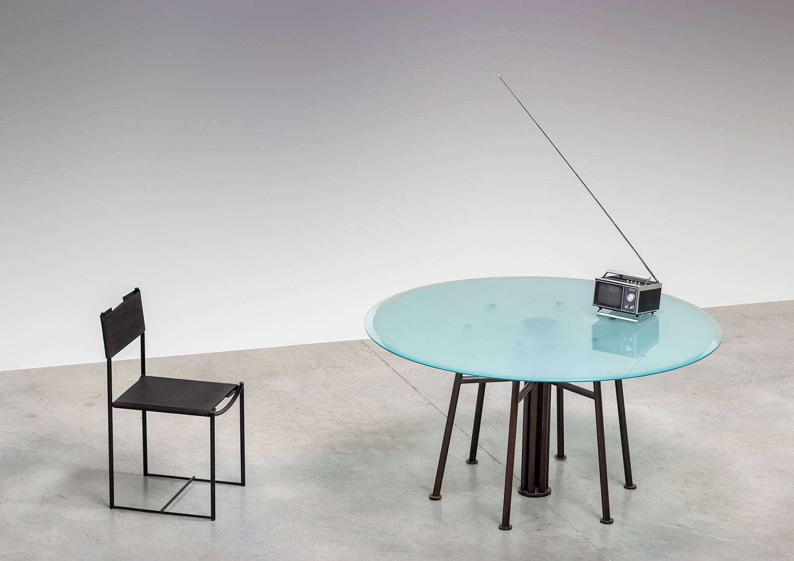 German avant-garde geometric round dining table 1980