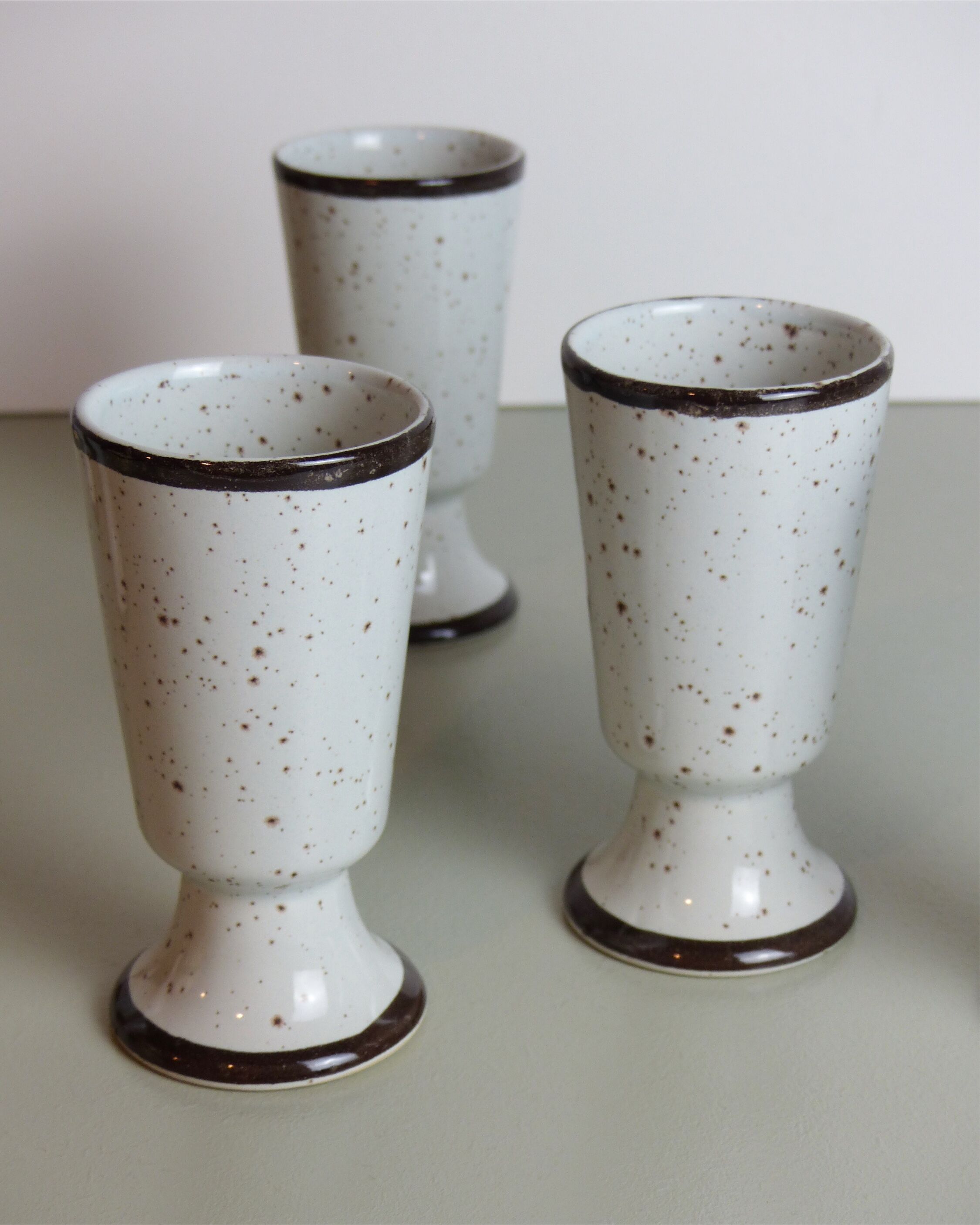 6 mazagrans in speckled sandstone