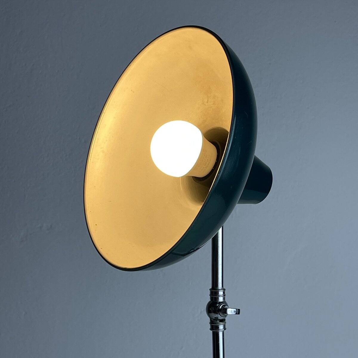 Green metal industrial desk lamp, Italy, 1960s