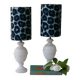 Paire de lampe de chevet en albâtre et abat jour léopard bleu
