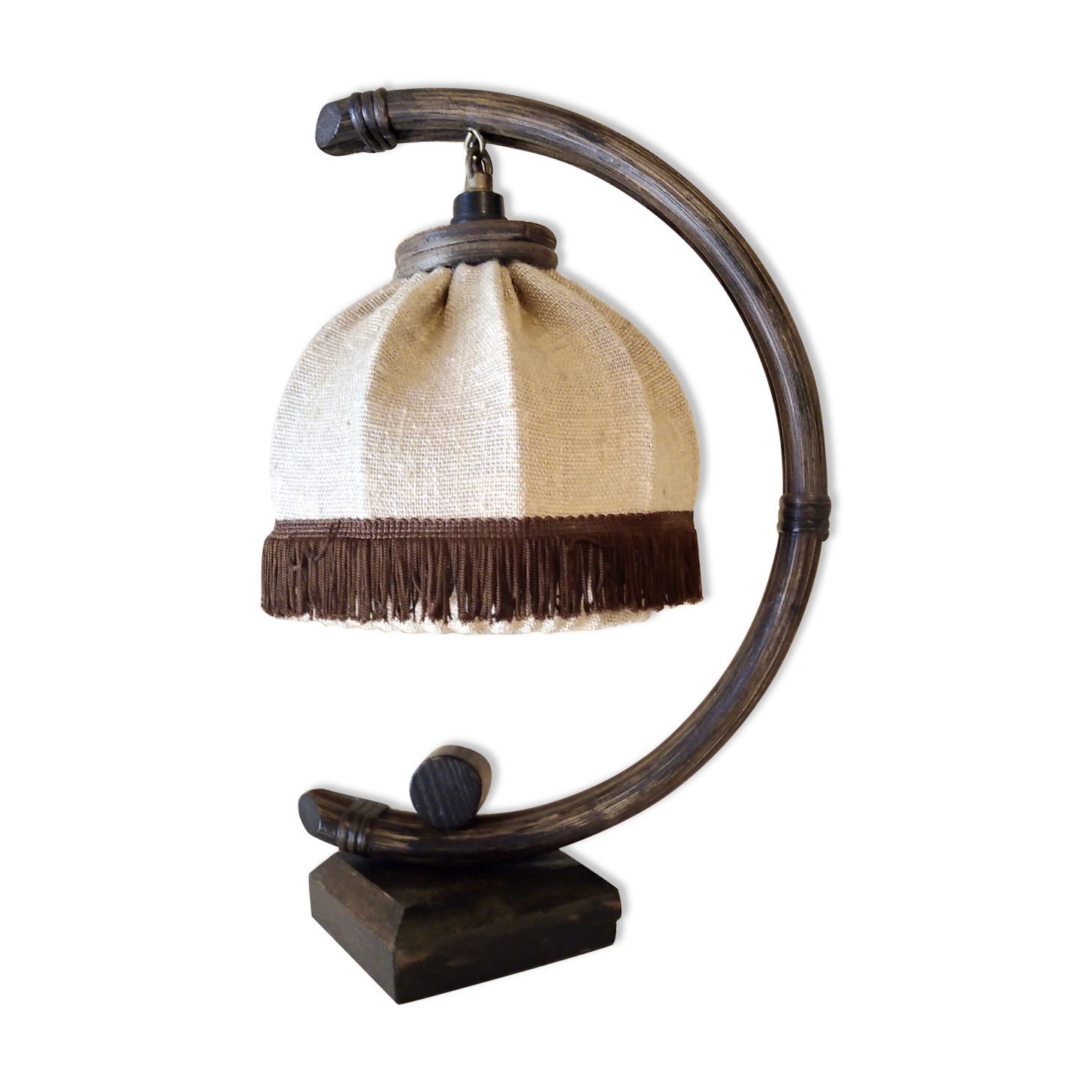 Vintage rattan bow lamp
