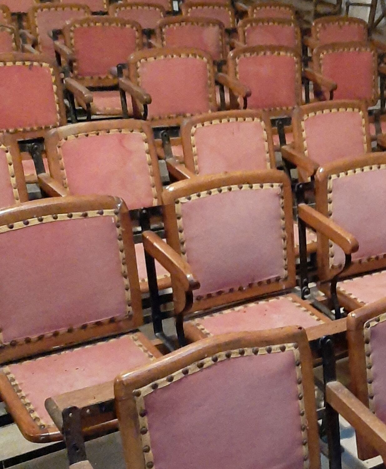 4 seater cinema bench