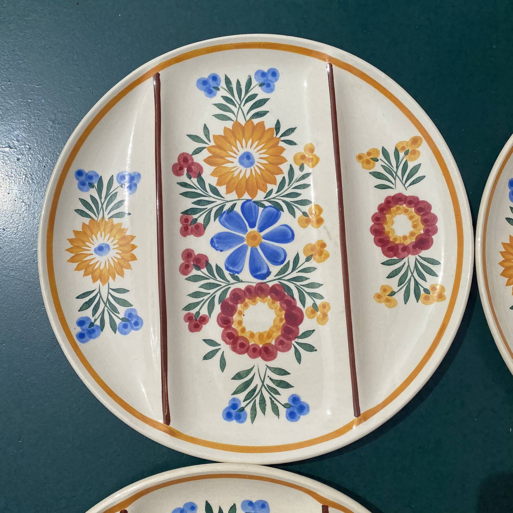Assiettes décor floral peint Printemps