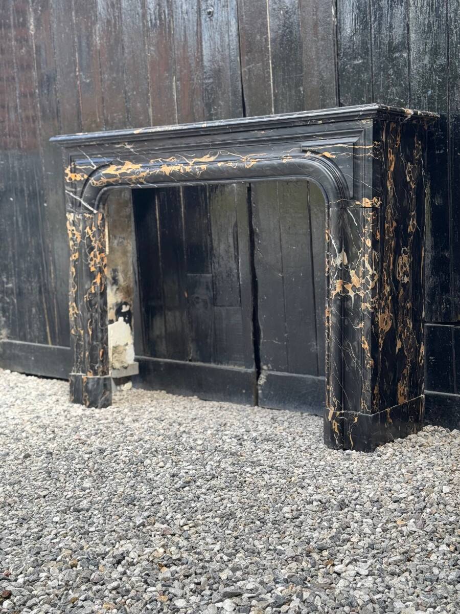 Louis XIV fireplace in Portor marble, circa 1880