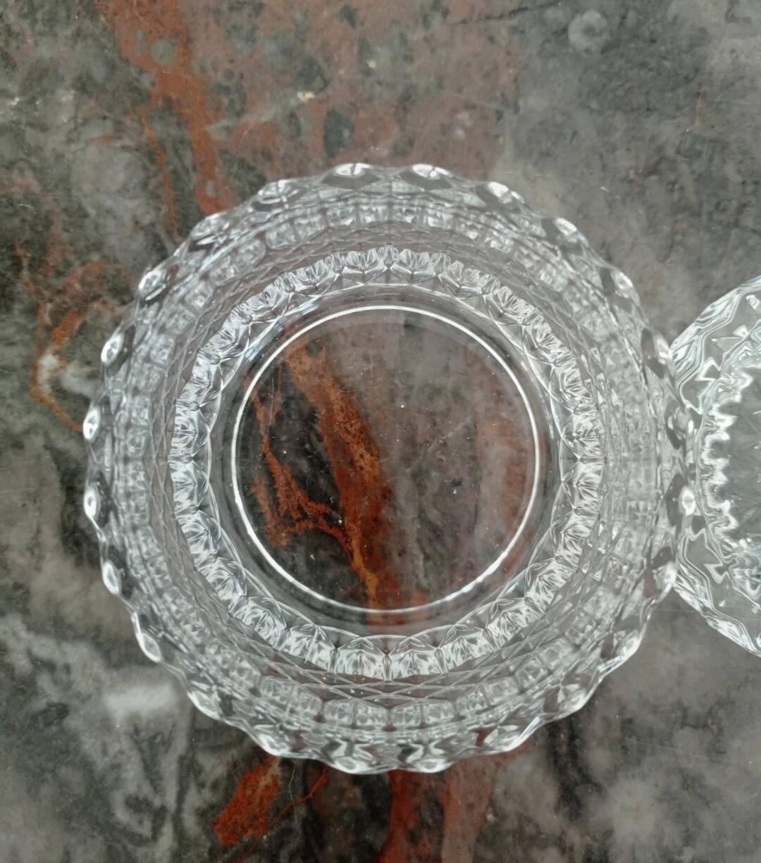 Boite en verre ciselé