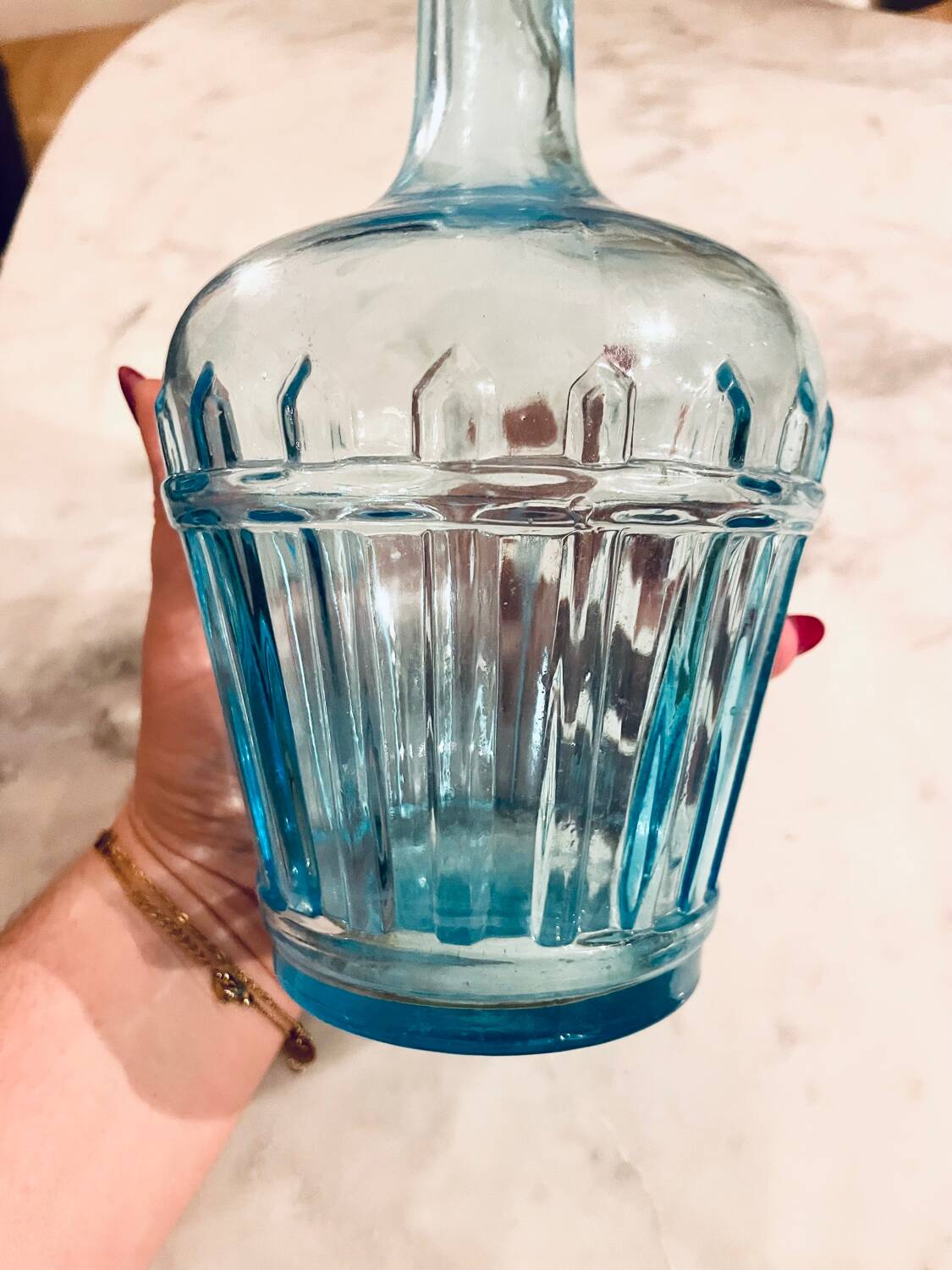 Bouteille bleue en verre