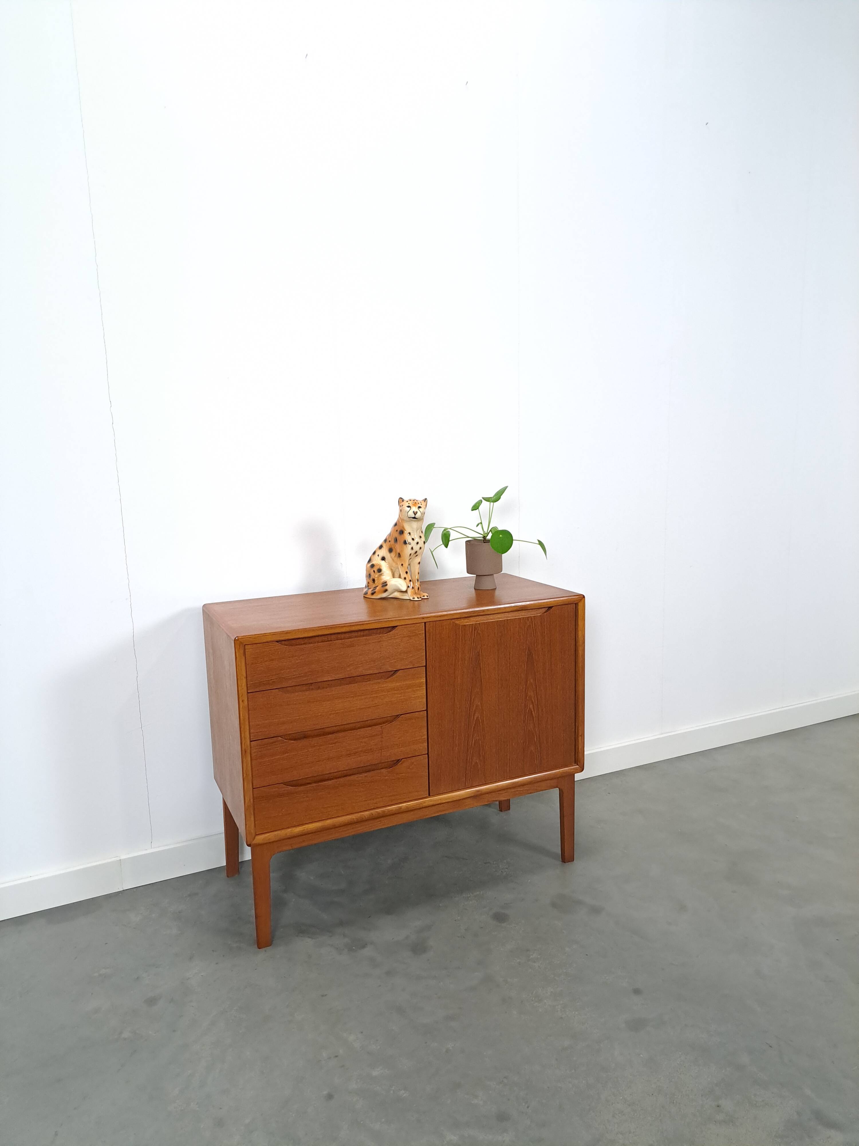 Teak Deens dressoir met lades vintage
