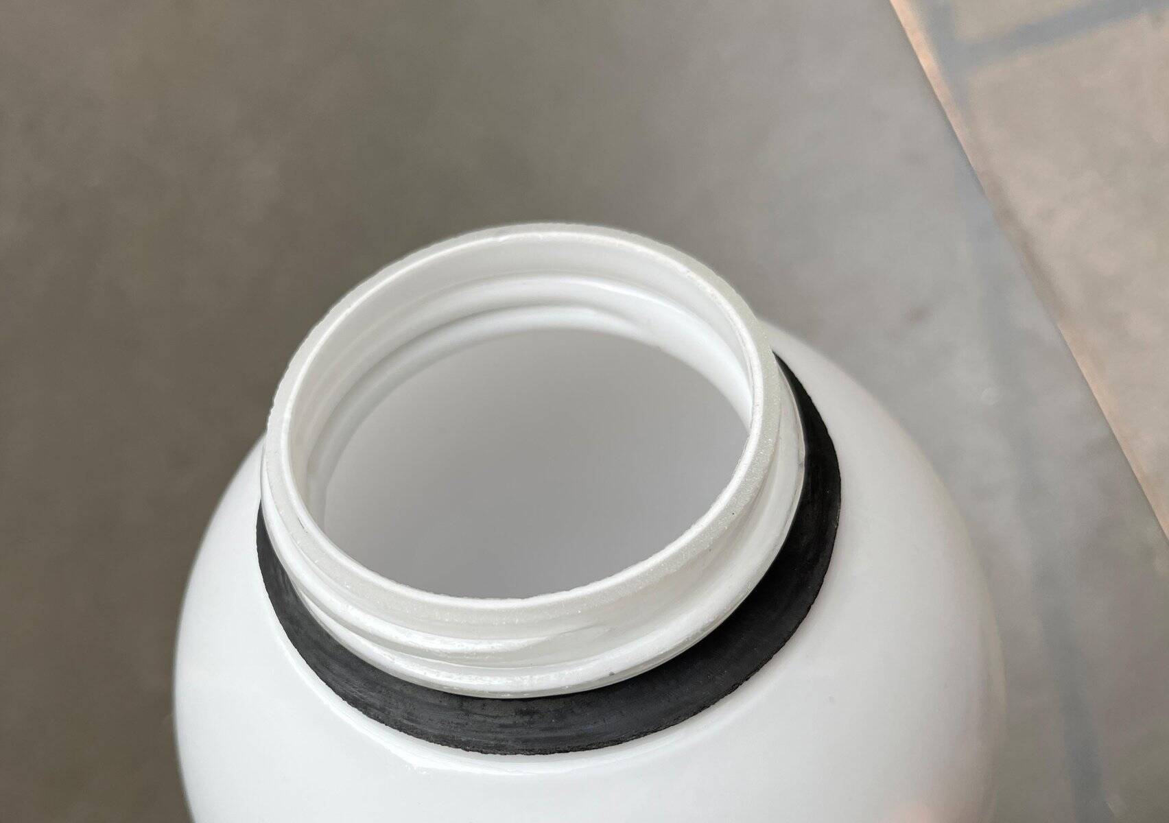 German wall lamp in ceramic and glass from the mid-century, Siemens, 1950s.