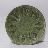 Assiette émaillée thai celadon , poterie vert jade
