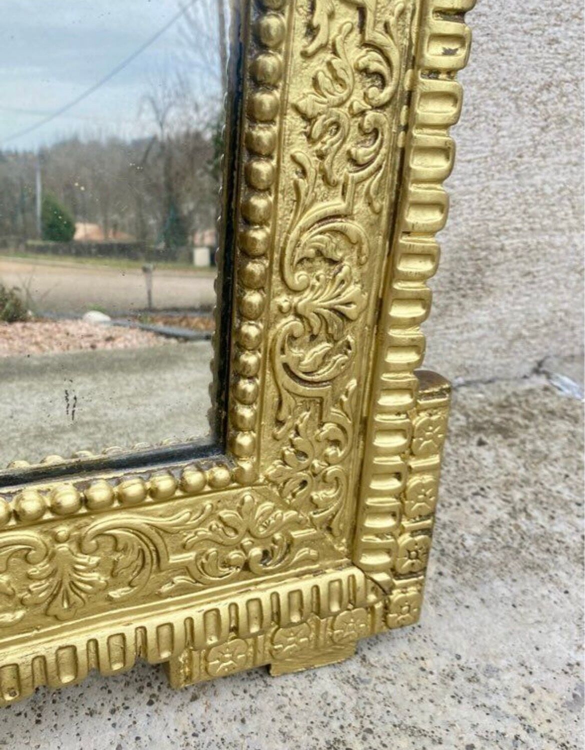 19th-century antique mirror in carved gilded wood, Napoleon style.