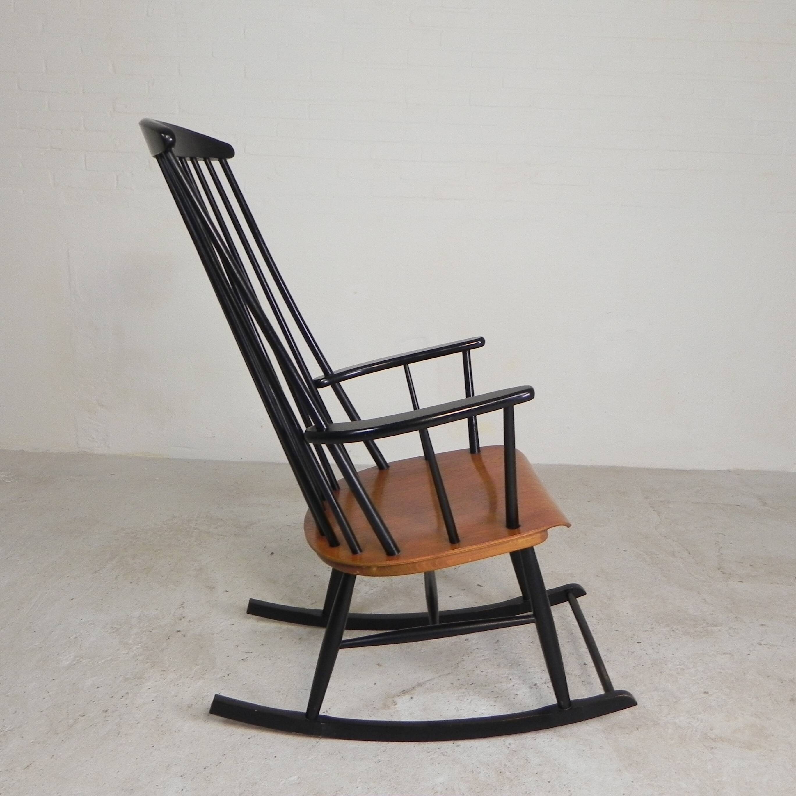 Spindle chair, rocking chair