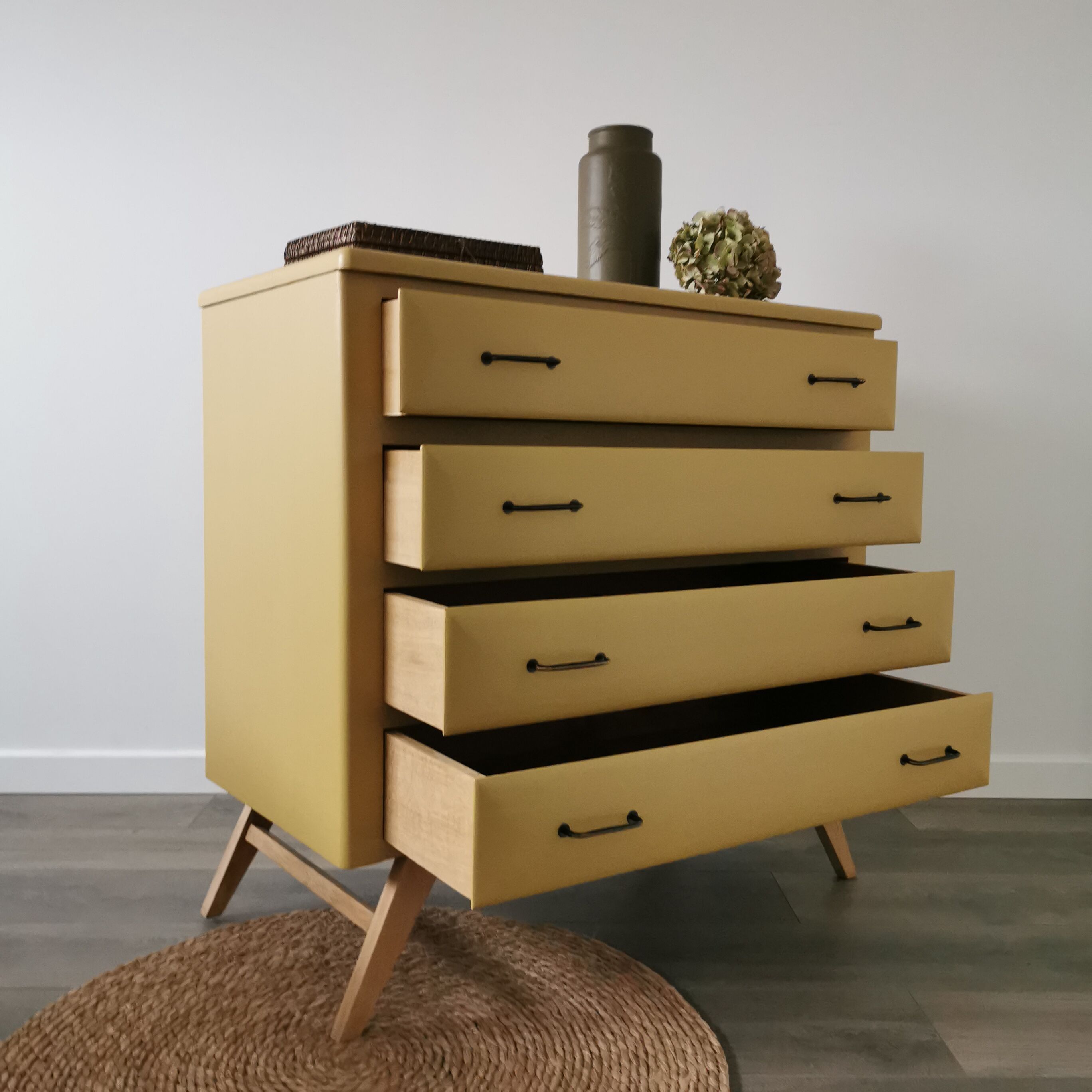 Vintage chest of drawers