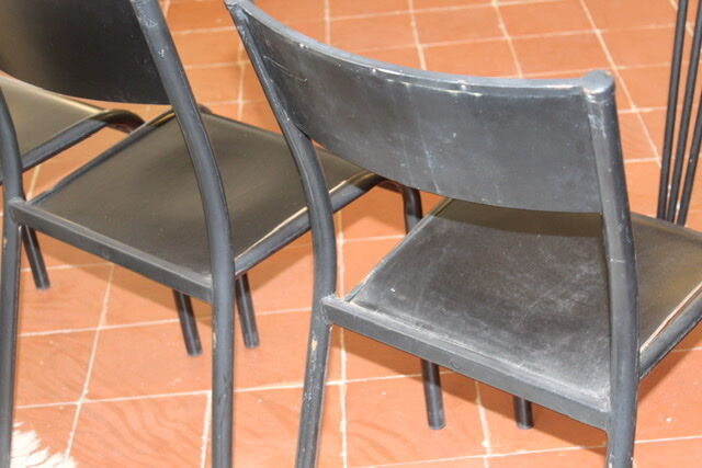 Série de 4 chaises d’école noires
