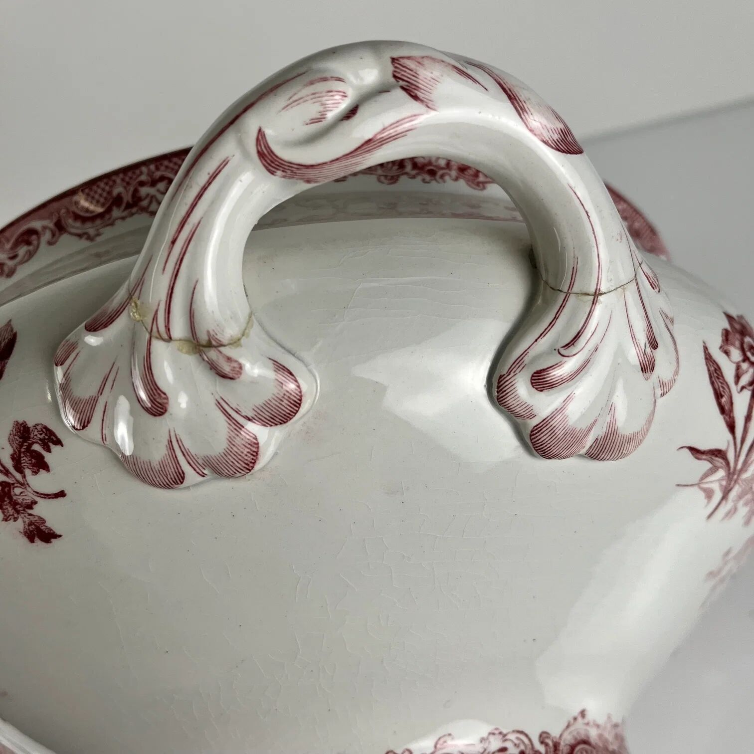 Soupière Sarreguemines, modèle "Fontange", rouge, 1918-1950