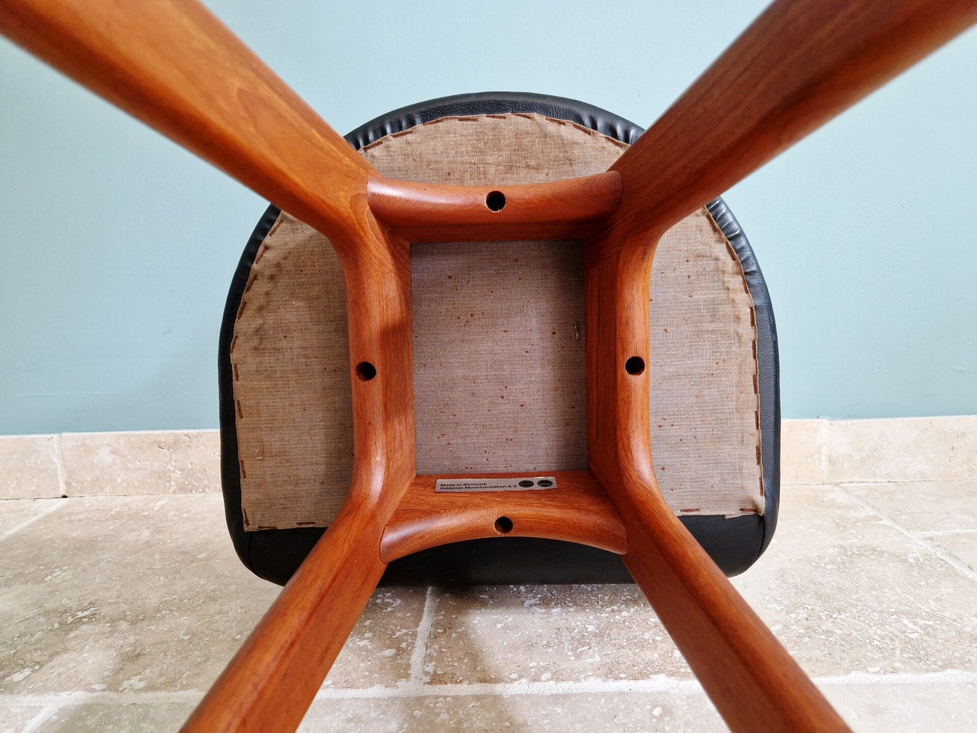Scandinavian stool in solid teak, design by Erik Buch, Denmark, 1960.