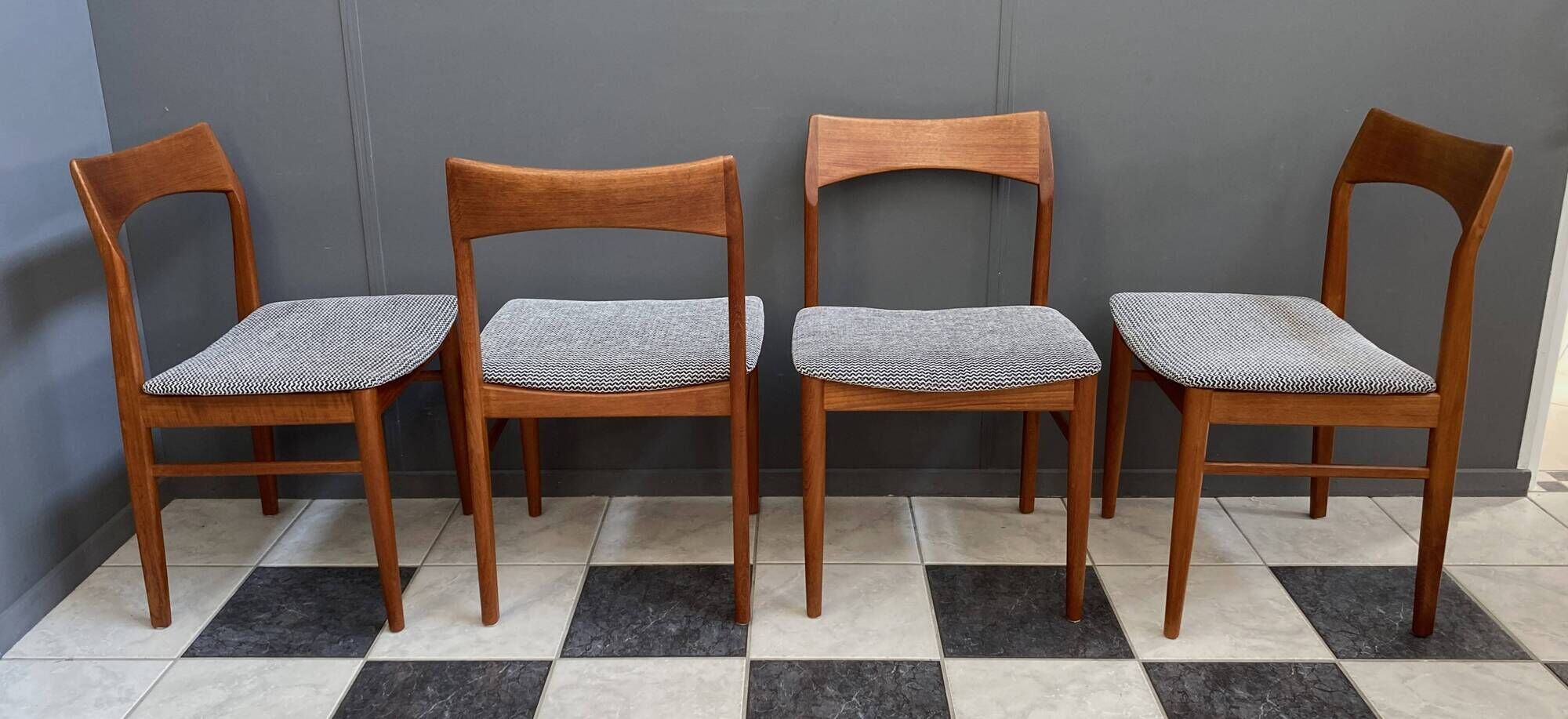 set of 6 teak dining chairs by Henning Kjaernulf 1960s